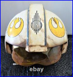 Anovos Star Wars The Force Awakens Rey salvaged X-wing pilot helmet statue