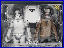 Hot Toys Star Wars Finn & First Order Riot Control Stormtrooper 1/6 Scale MMS346